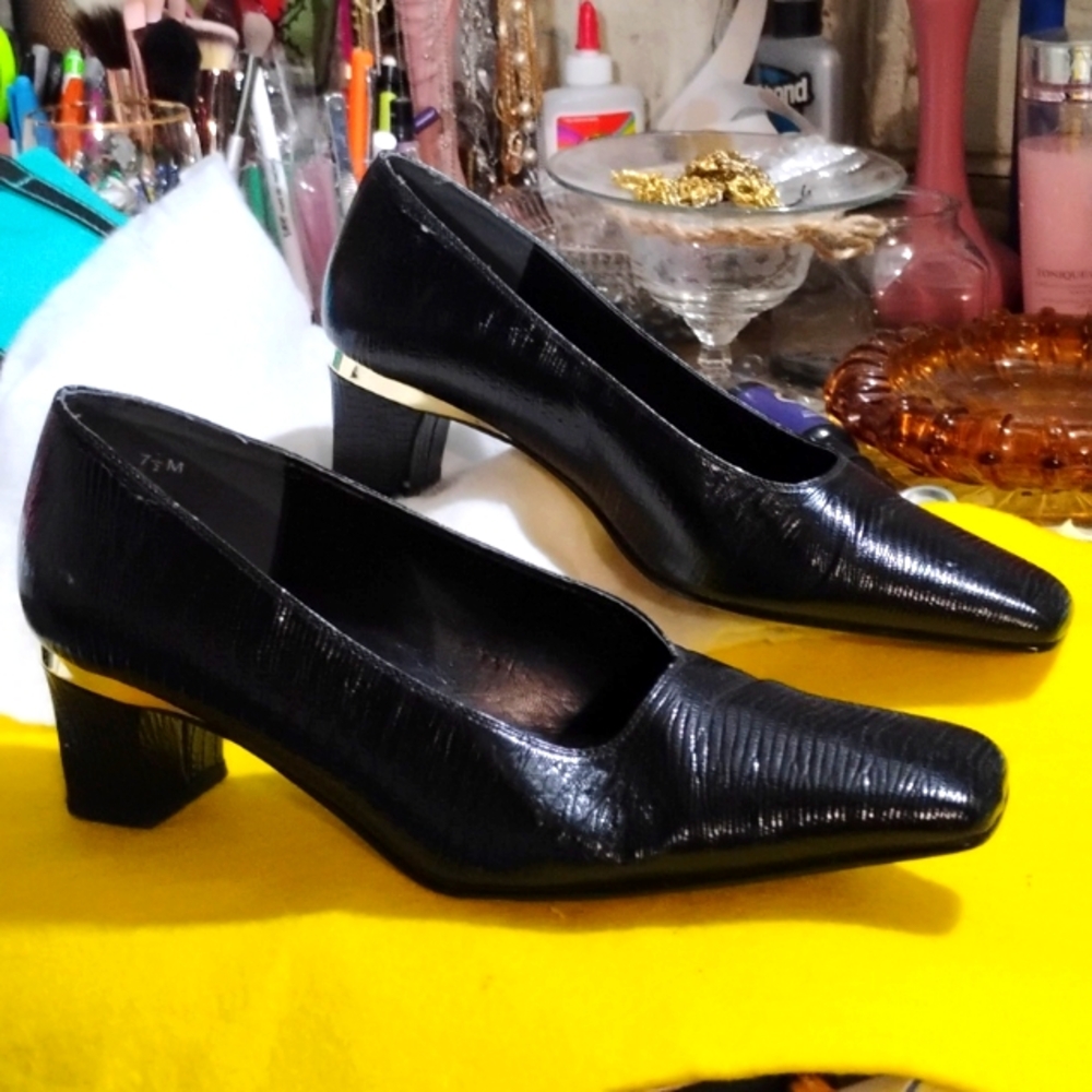 J Renee 7.5m 2in heel blk Panten leather and gold trim